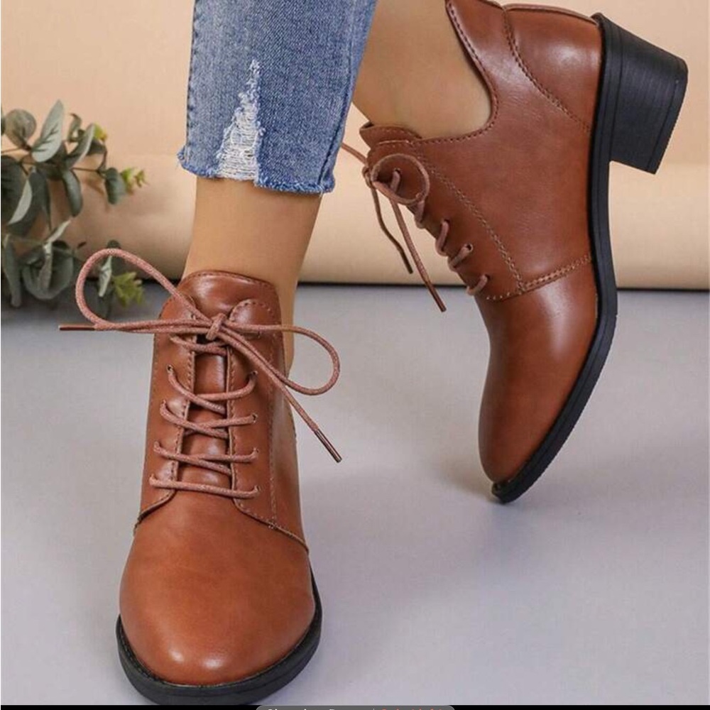 🚚 NEW Brown Lace-Up Ankle Boots. Chunky Heel. Faux Leather. Sz. 9.5